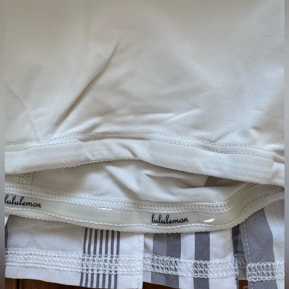 LULULEMON Run: Pace Setter Skirt in Groovy Stripe Nimbus black white grey sz 4 - Picture 12 of 16